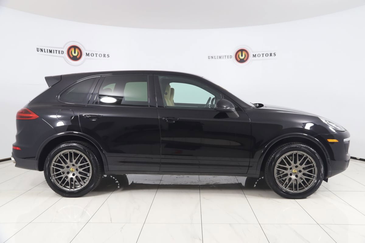 Used 2017 Porsche Cayenne Platinum Edition AWD/4WD image 2
