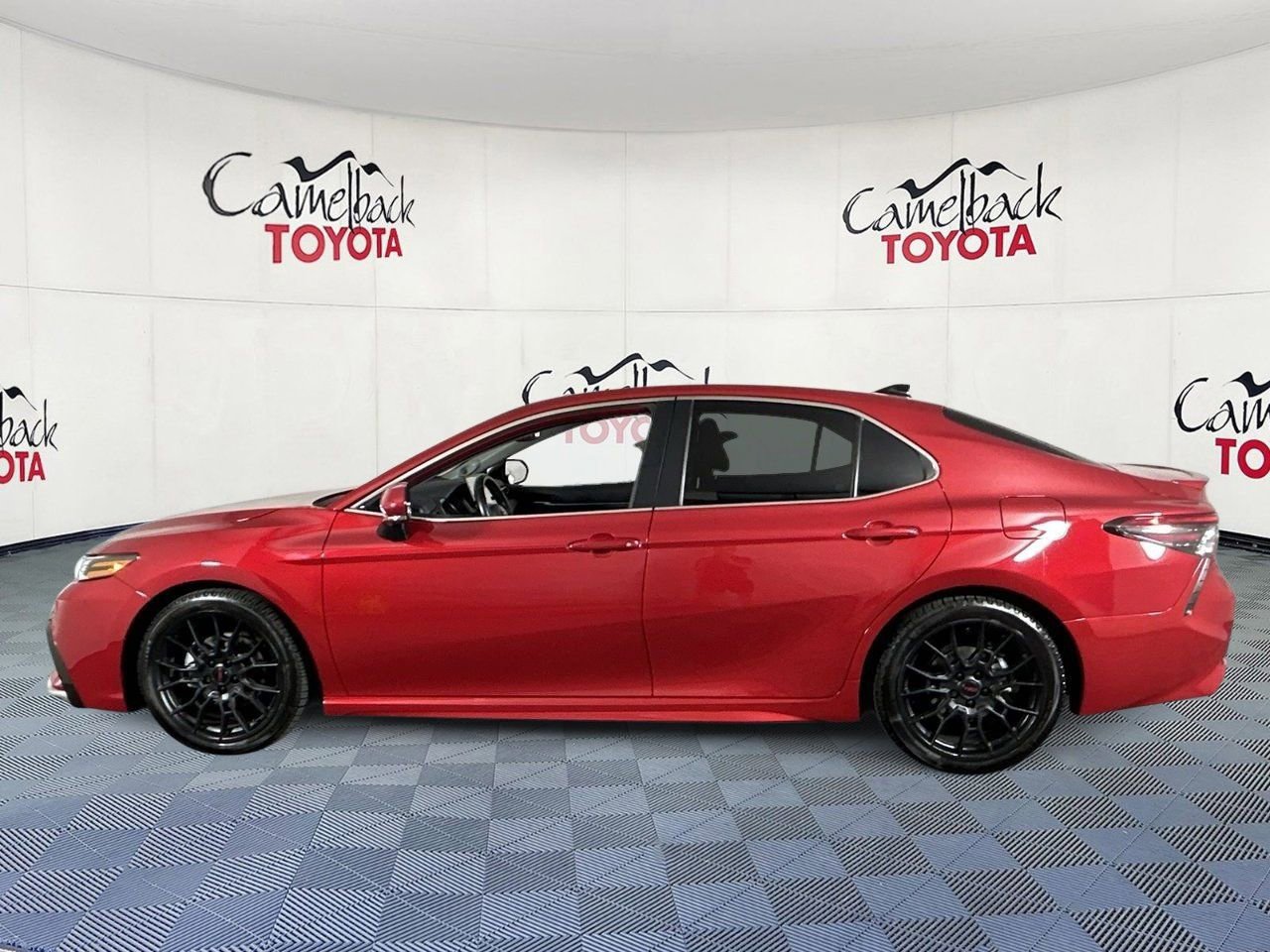 Used 2024 Toyota Camry XSE w/ Navigation Package image 4