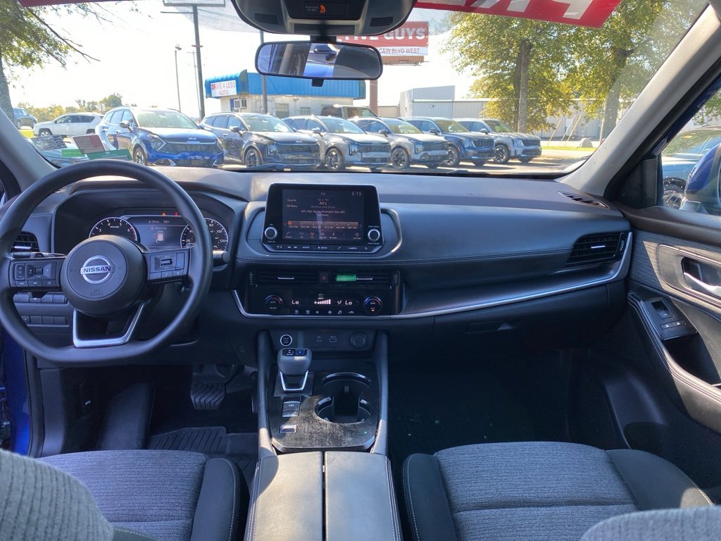 Used 2021 Nissan Rogue SV image 24