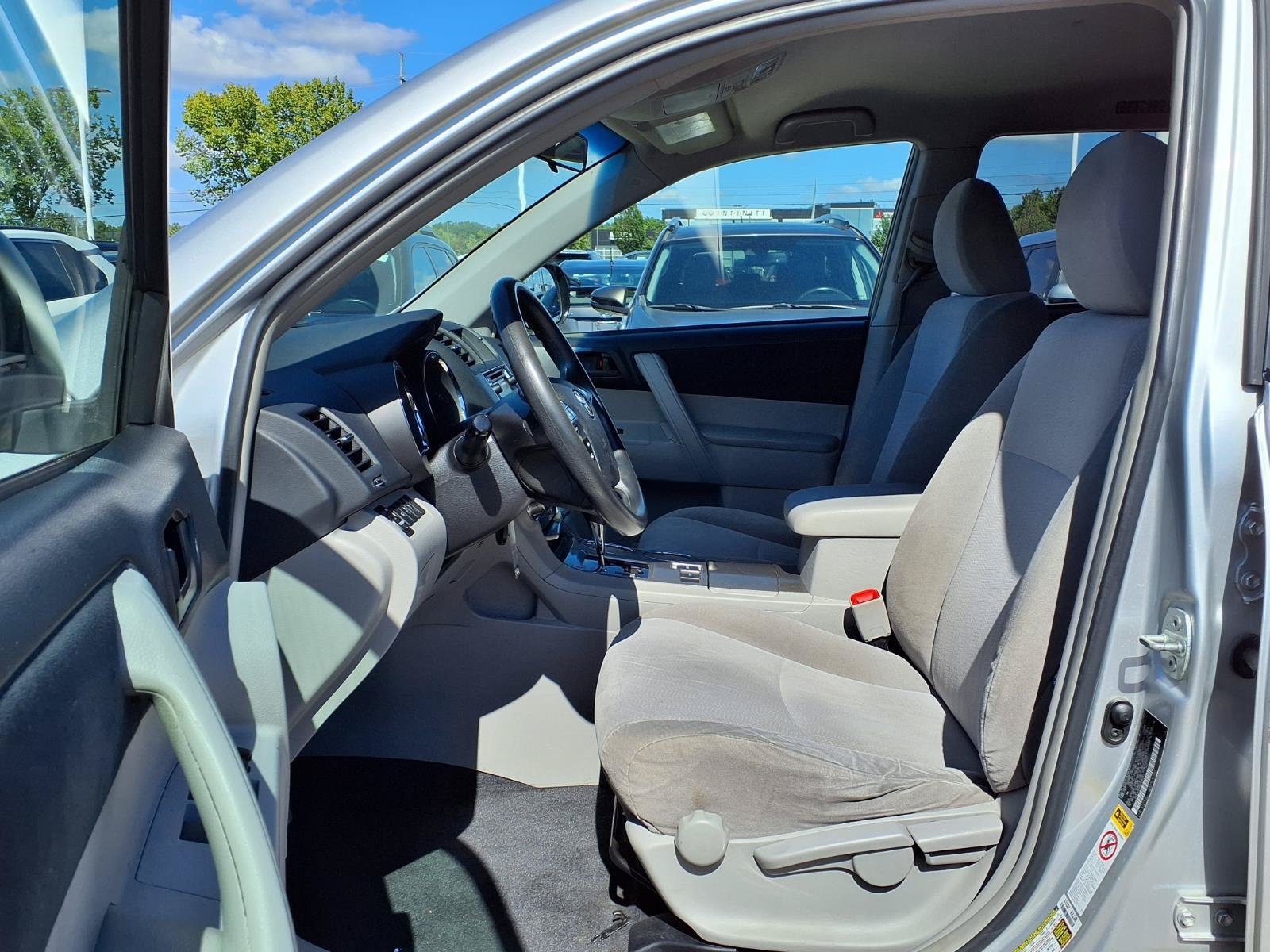 Used 2013 Toyota Highlander FWD w/ Cold Weather Pkg image 16
