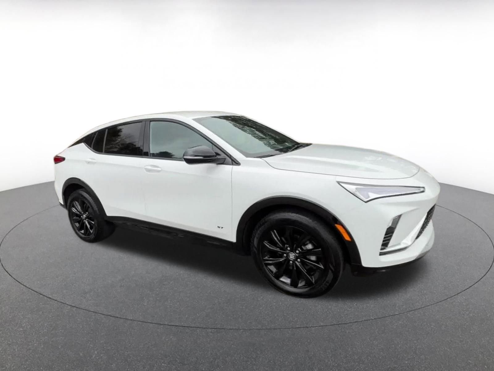 Used 2025 Buick Envista Sport Touring image 2