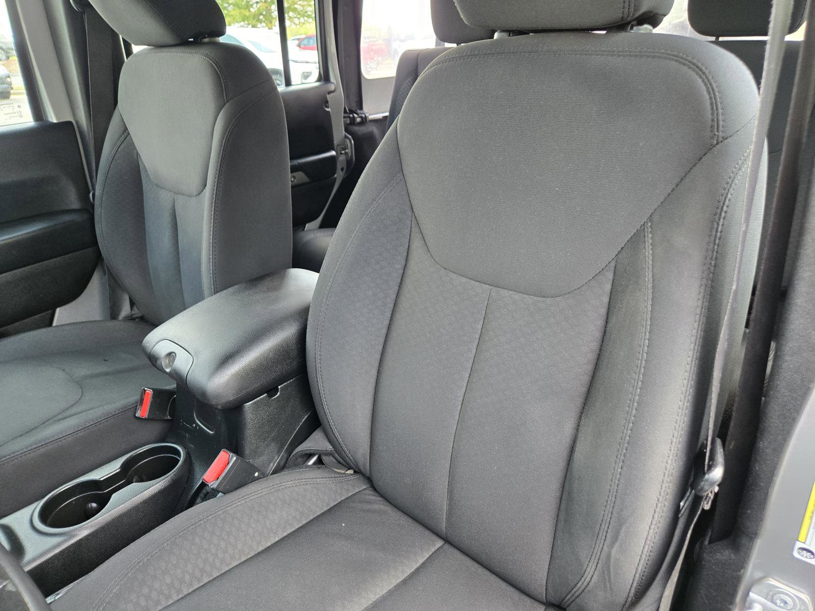 Used 2018 Jeep Wrangler Unlimited Sport w/ Connectivity Group AWD/4WD image 15