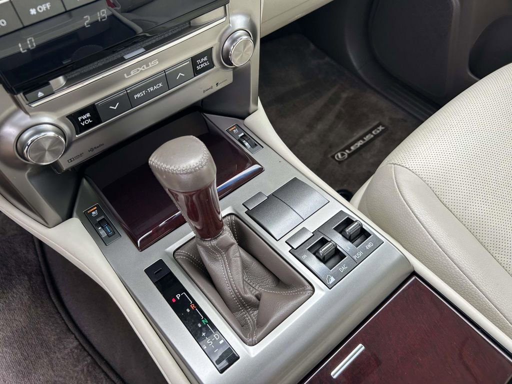 Used 2017 Lexus GX 460 Premium w/ Premium Package image 26