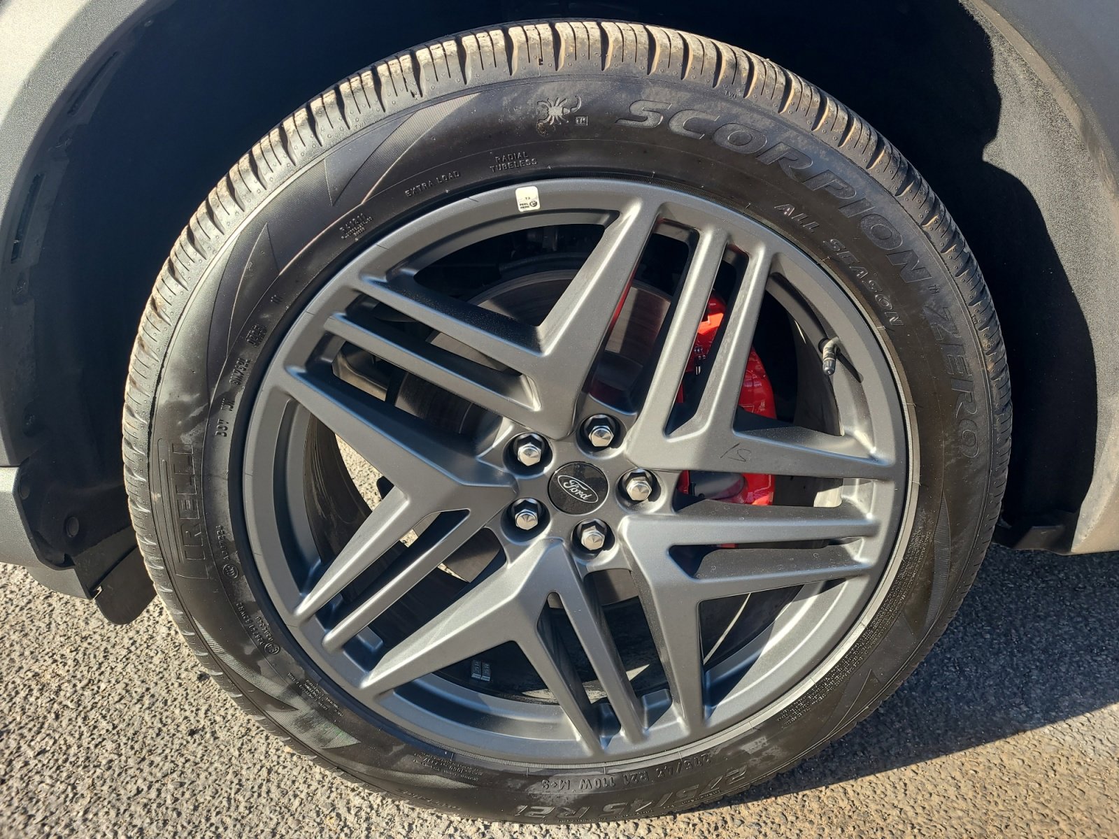 Used 2025 Ford Explorer ST-Line w/ ST-Line Street Pack image 11