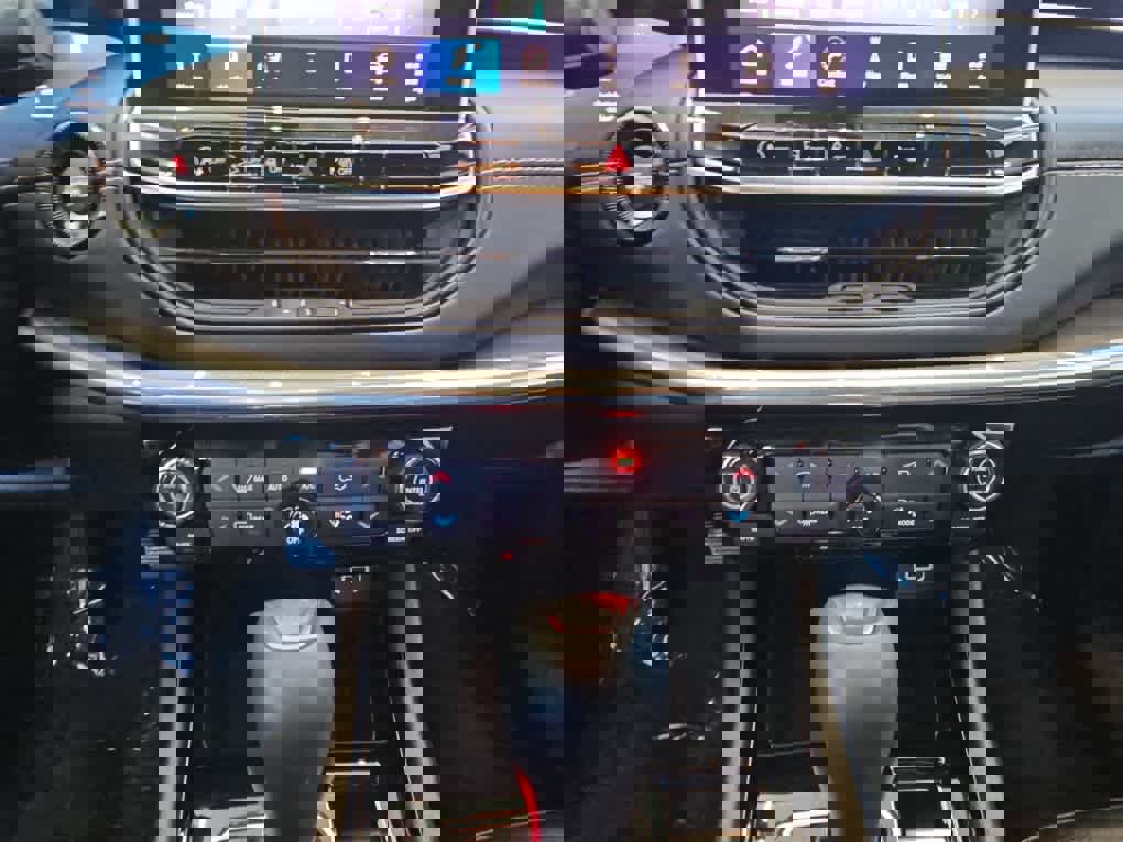 Used 2024 Jeep Compass Limited w/ High Altitude Package image 18