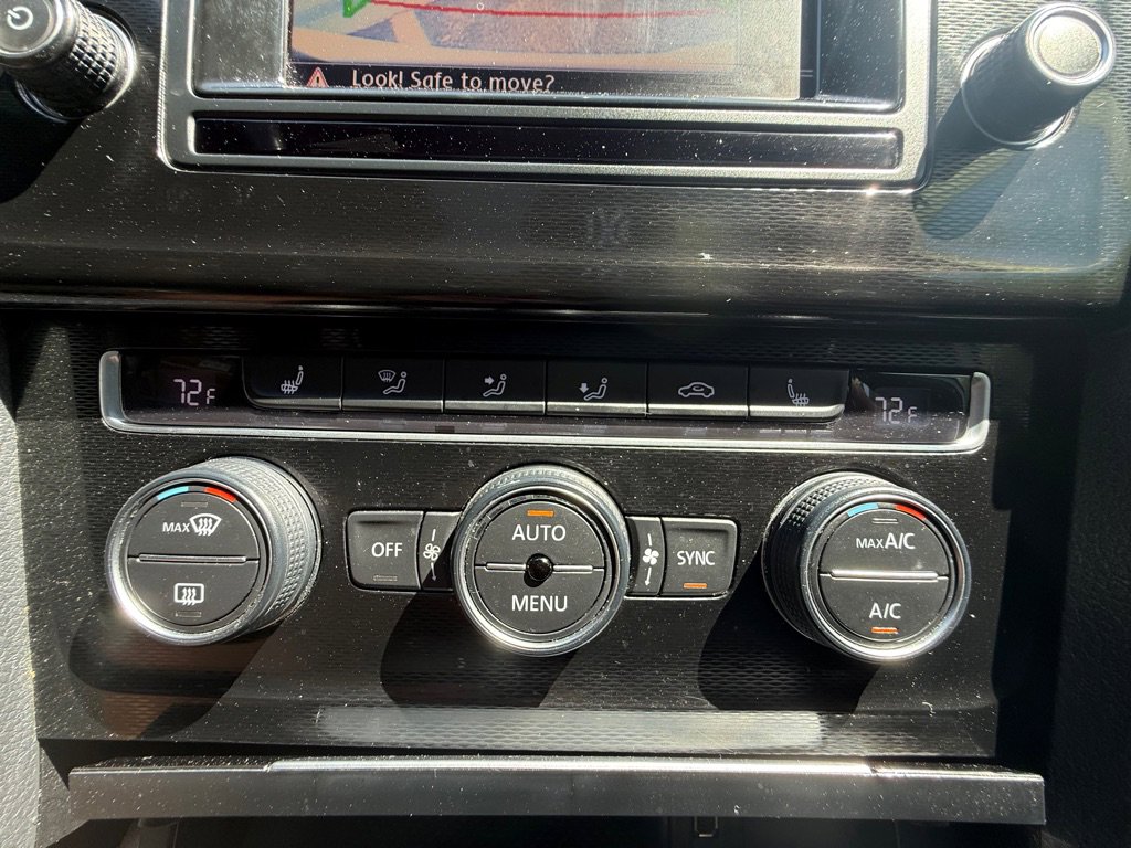 Used 2015 Volkswagen GTI SE FWD image 12