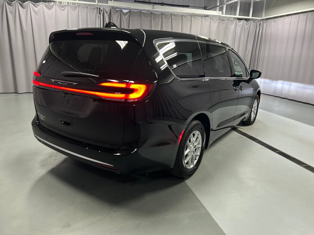 New 2027 Chrysler Pacifica Select w/ Family Tech Group FWD image 7