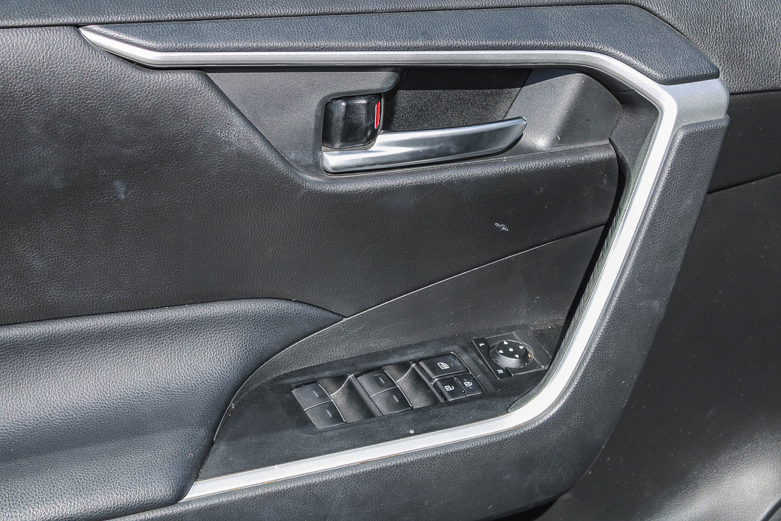 Used 2023 Toyota RAV4 XLE Premium FWD image 22