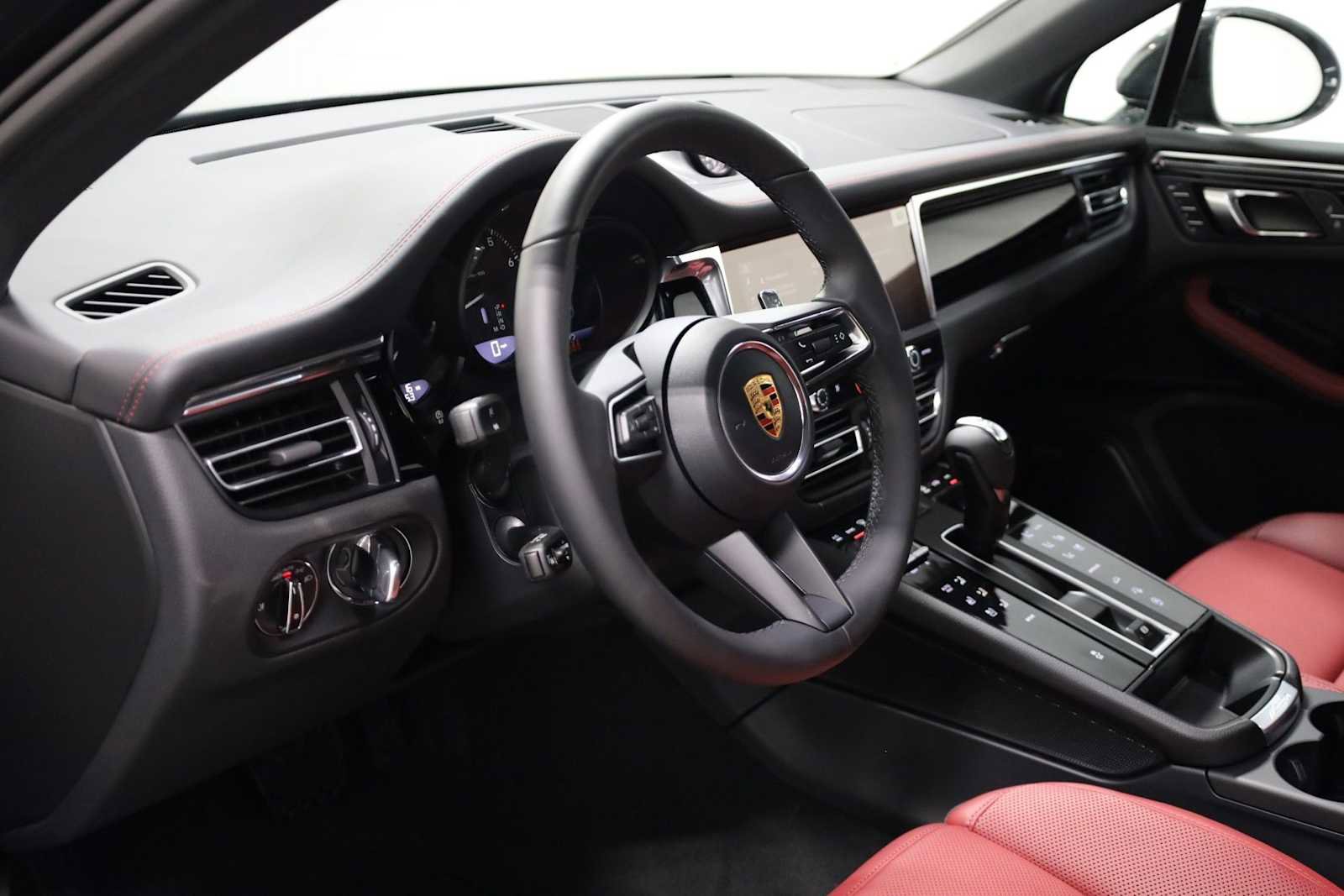 New 2026 Porsche Macan image 4