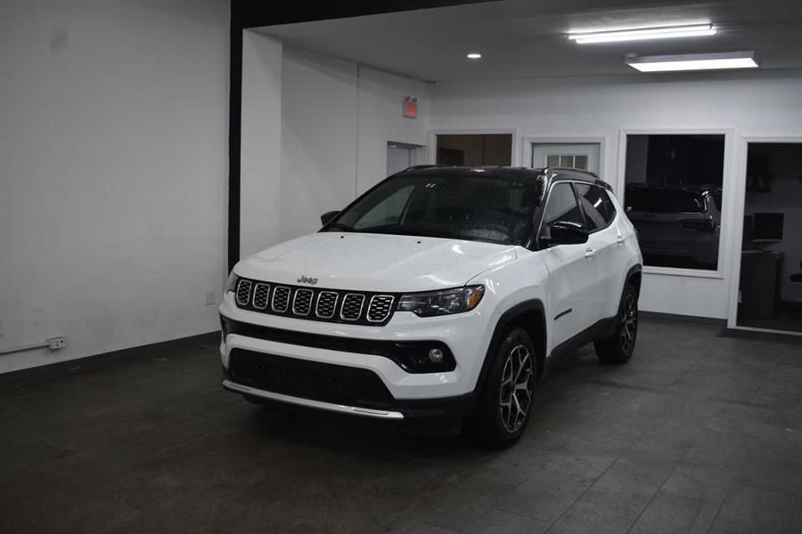 Used 2025 Jeep Compass Limited AWD/4WD image 2