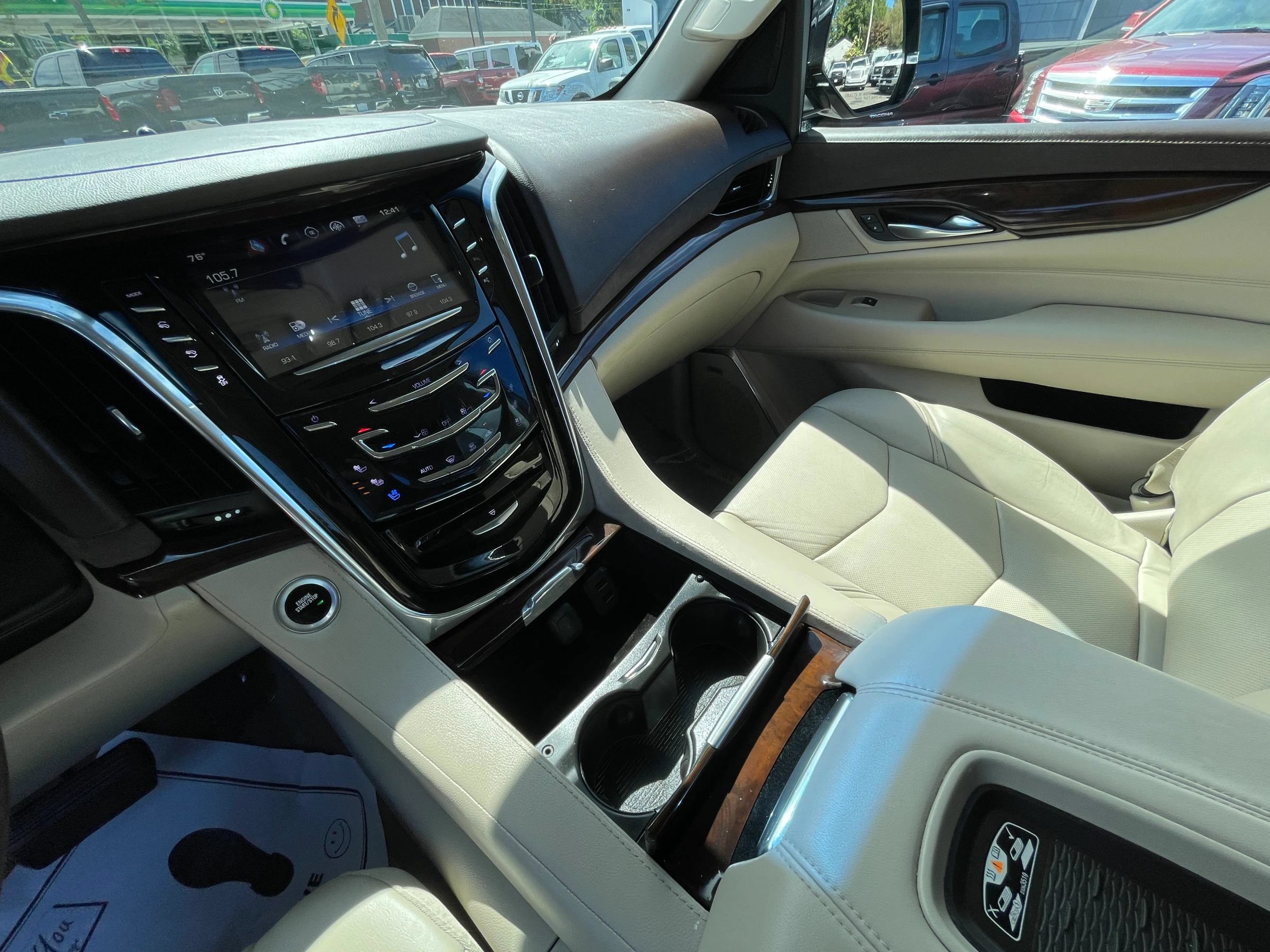 Used 2017 Cadillac Escalade Premium Luxury AWD/4WD image 17