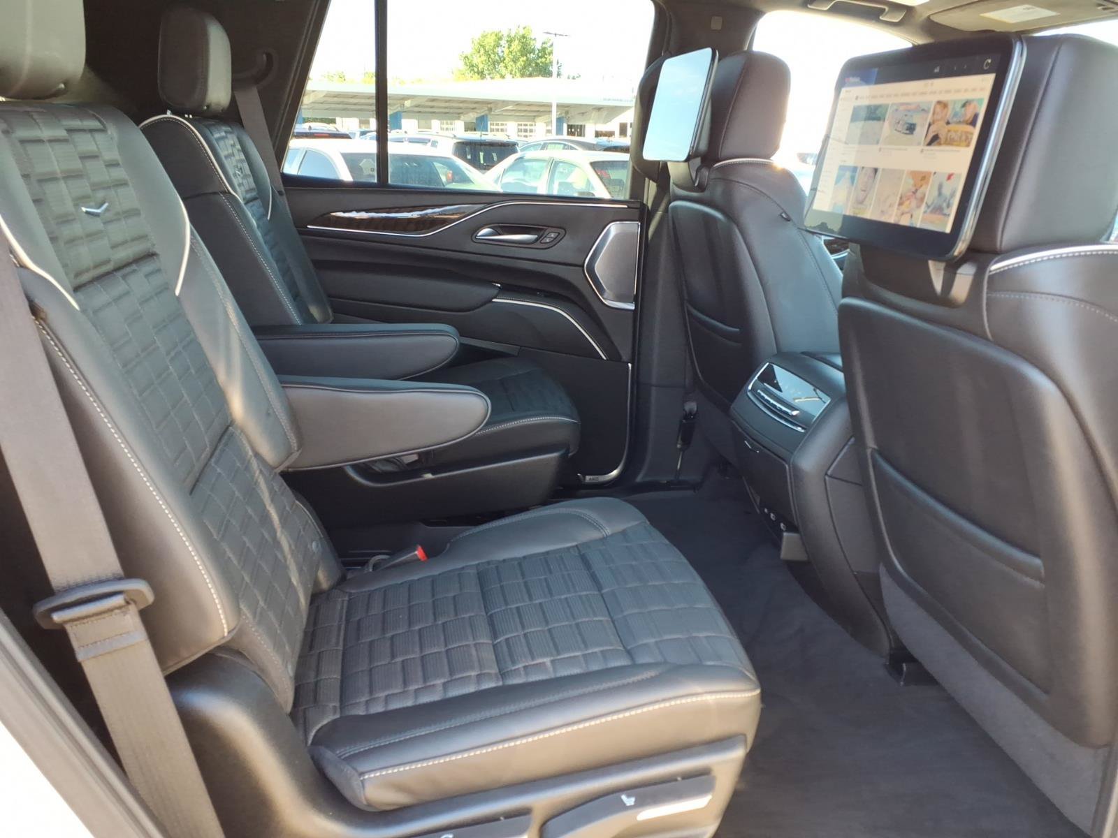 Used 2024 Cadillac Escalade Sport Platinum w/ LPO, ONYX Package AWD/4WD image 16