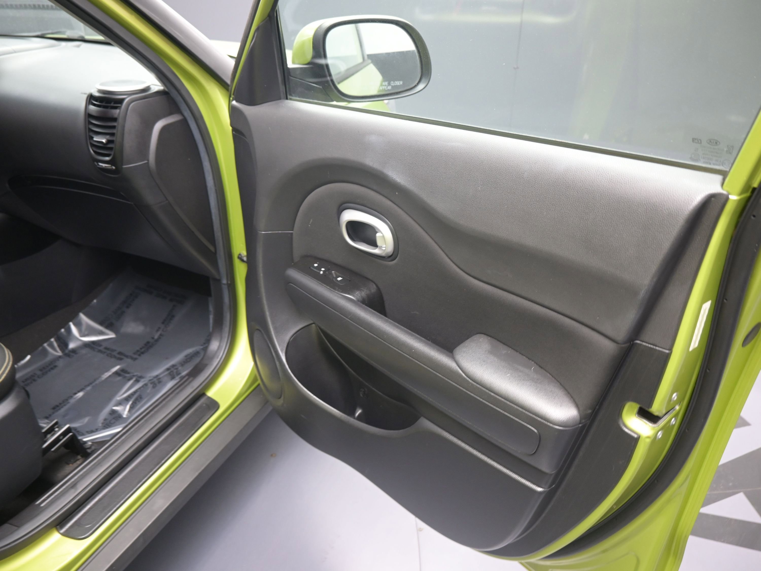 Used 2015 Kia Soul + image 21