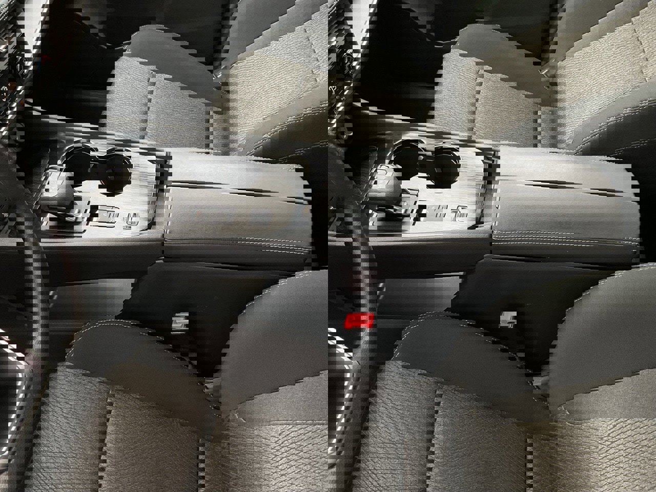 Used 2024 Nissan Rogue SV image 31