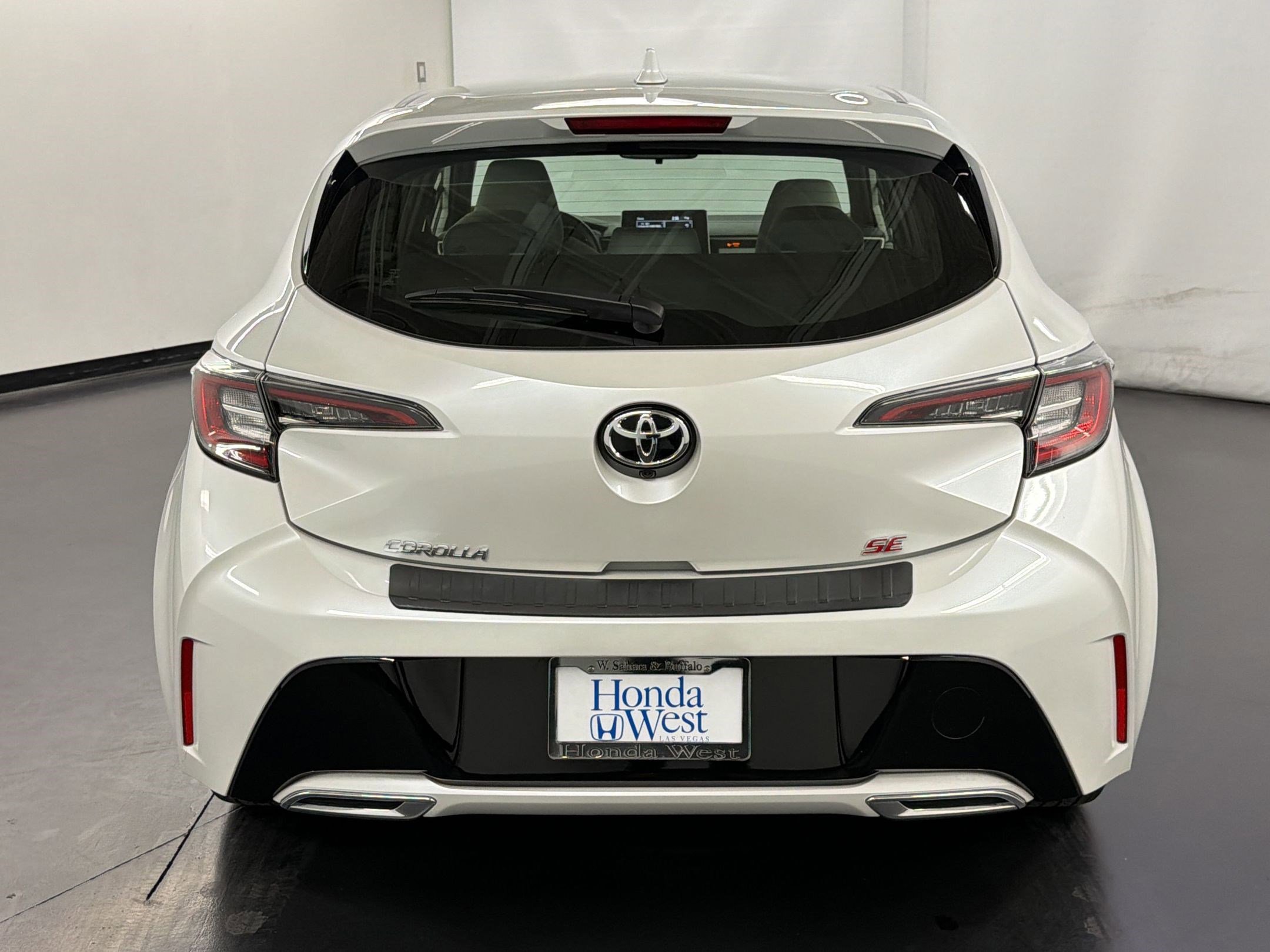 Used 2022 Toyota Corolla SE w/ Carpet Mat Package (TMS) FWD image 10