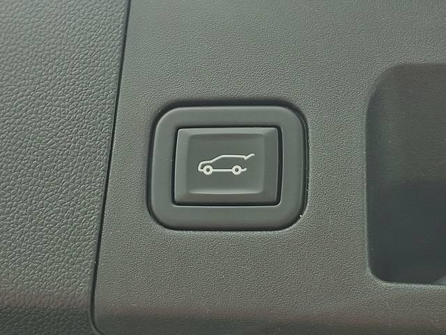 Used 2023 Cadillac XT4 Luxury w/ Cold Weather Package AWD/4WD image 29