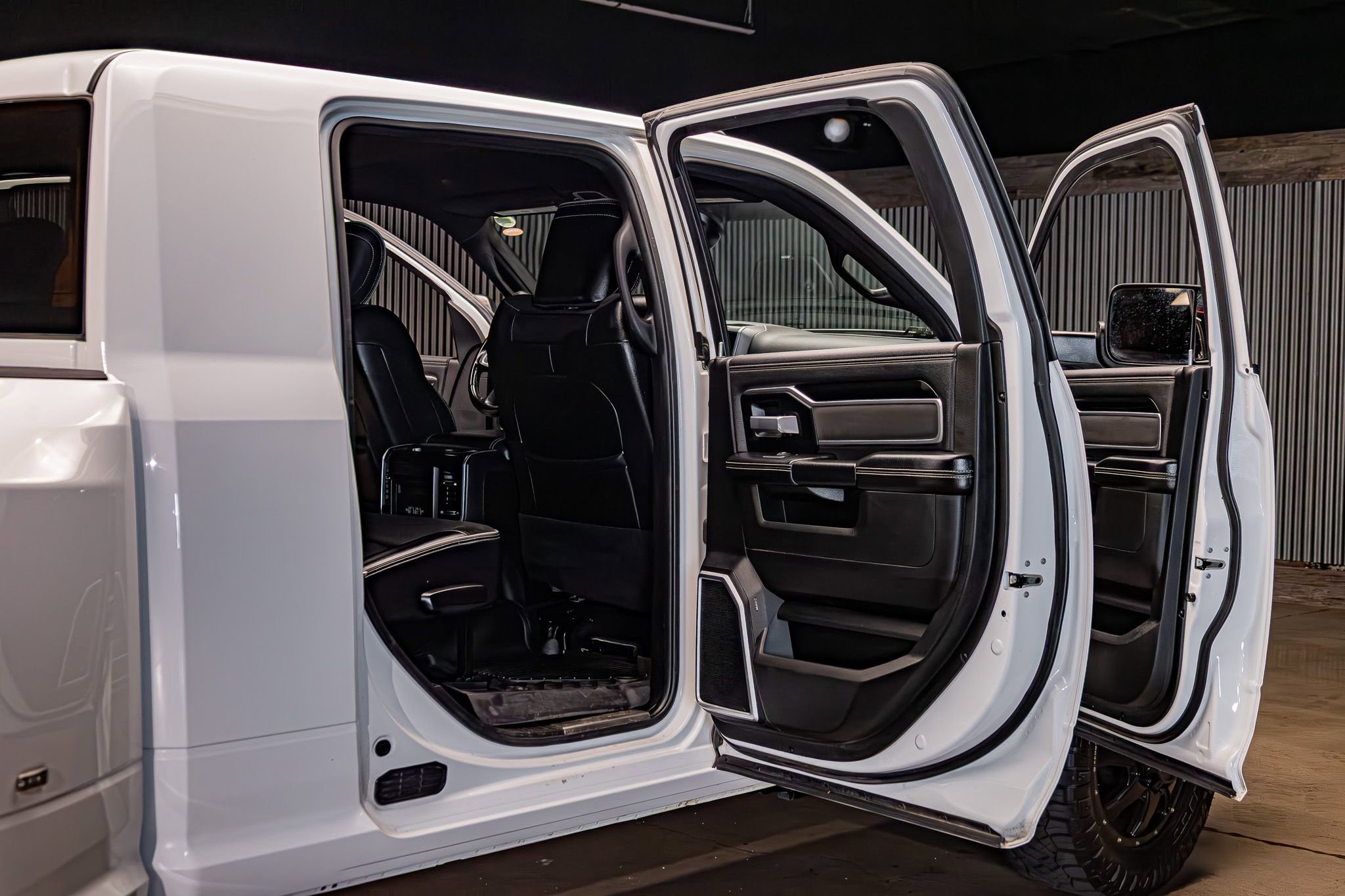Used 2021 RAM 3500 Laramie w/ Night Edition AWD/4WD image 29