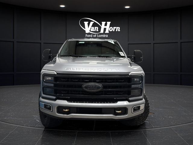 Used 2023 Ford F250 Platinum AWD/4WD image 2