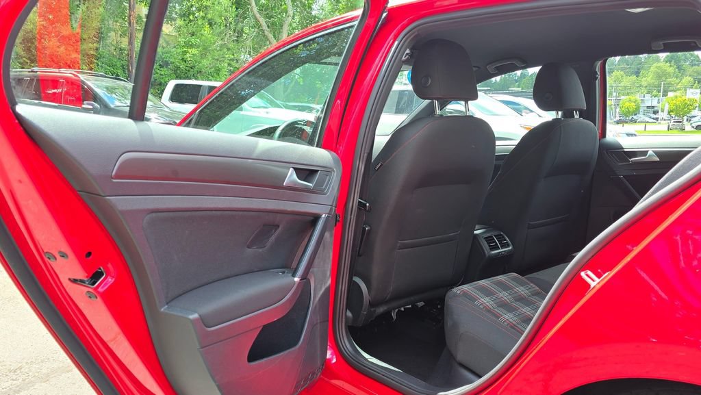 Used 2018 Volkswagen Golf 4-Door FWD image 51