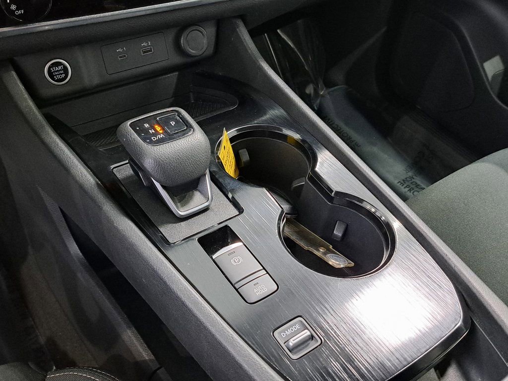 Used 2023 Nissan Rogue S image 16