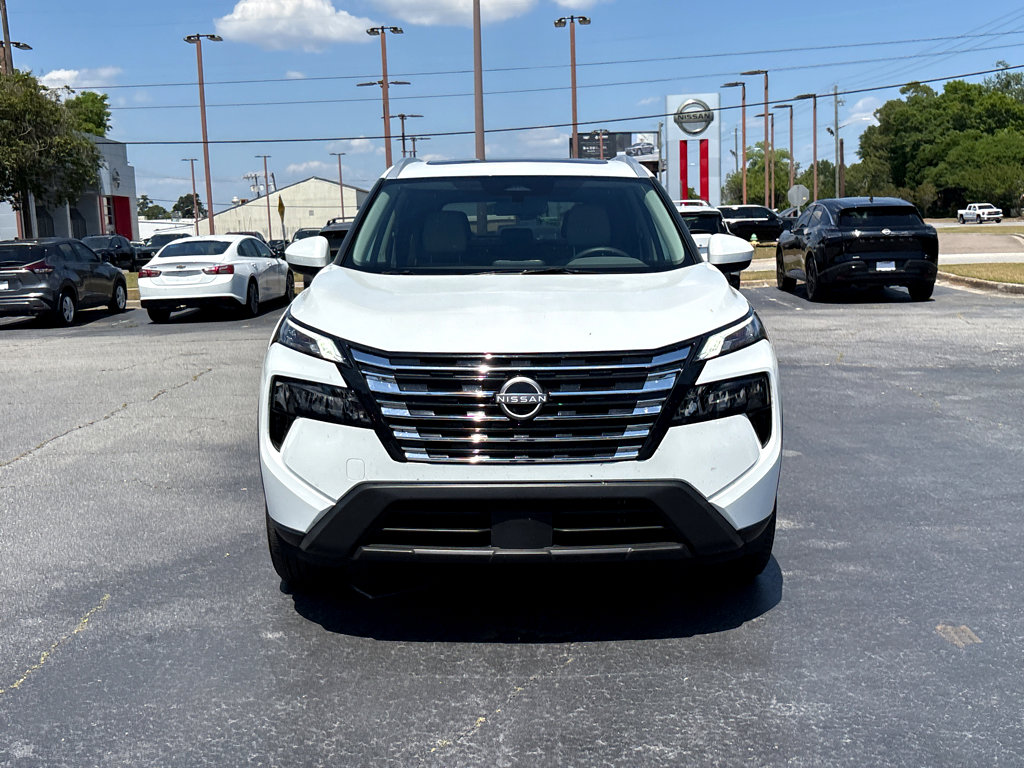 Used 2025 Nissan Rogue SV w/ SV Premium Package image 2