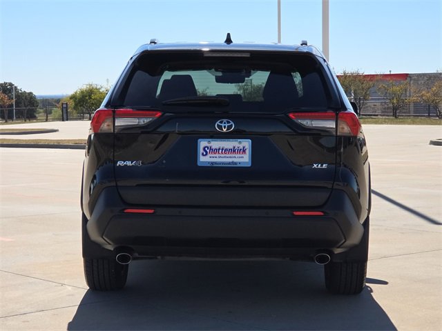 Used 2025 Toyota RAV4 XLE Premium image 7