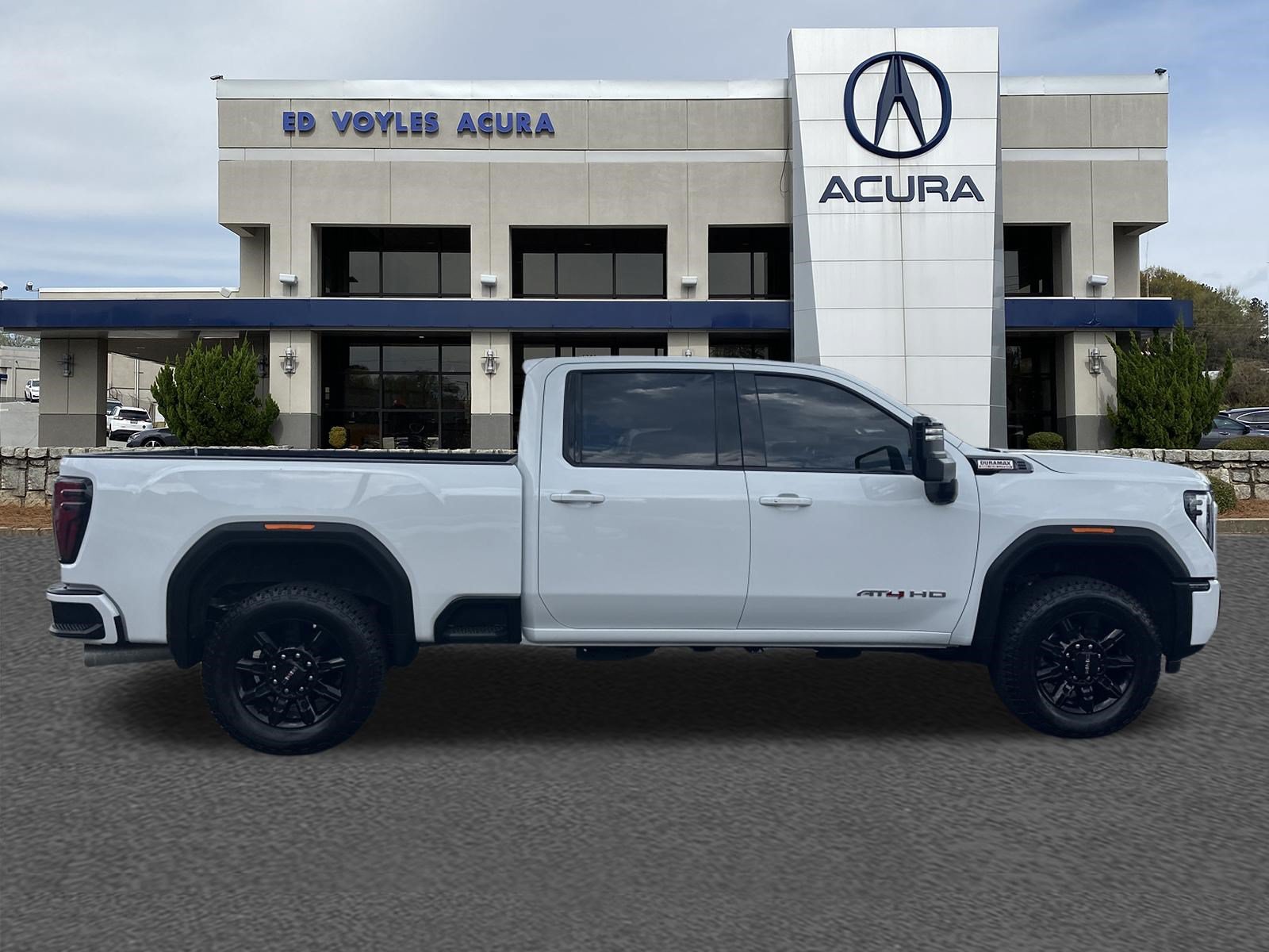 Used 2025 GMC Sierra 2500 AT4 AWD/4WD image 4