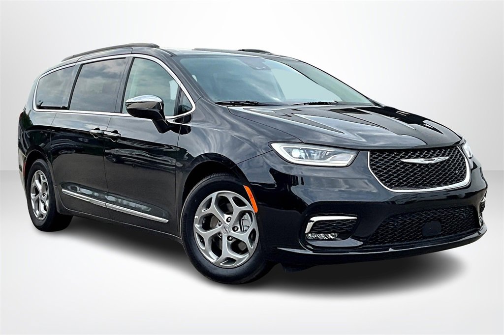 Used 2022 Chrysler Pacifica Limited image 3