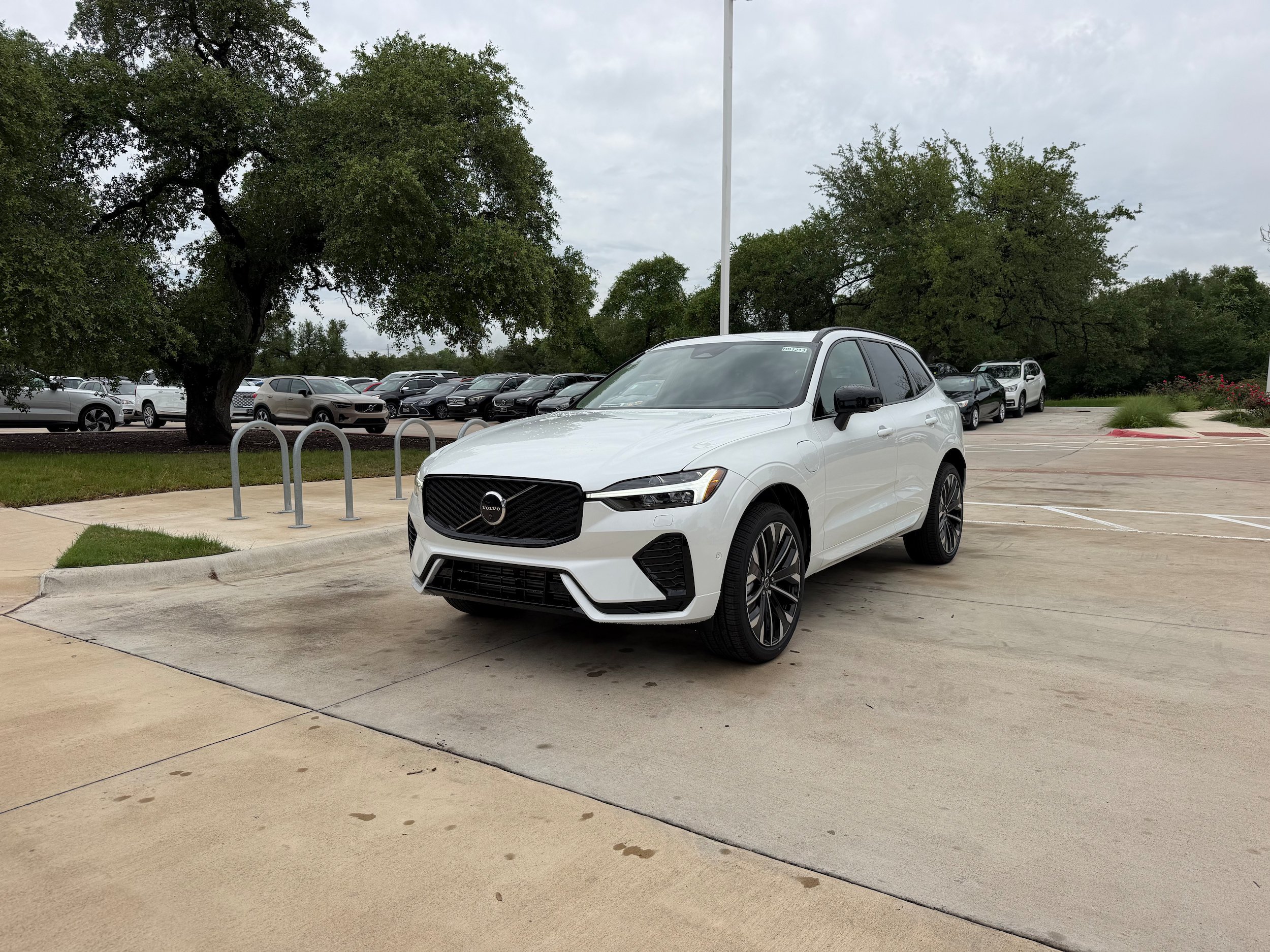 New 2026 Volvo XC60 T8 Ultra w/ Protection Package Premier AWD/4WD image 2