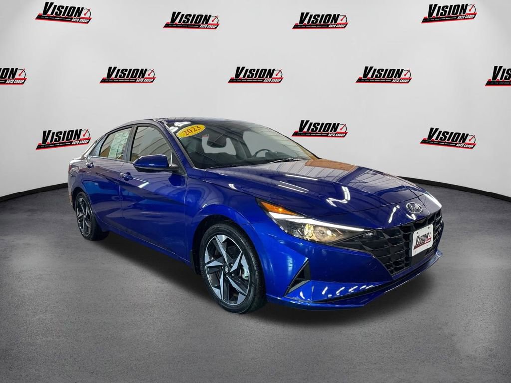 Used 2023 Hyundai Elantra SEL w/ Convenience Package image 3