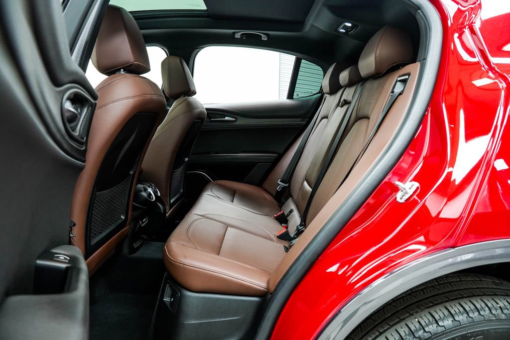 Used 2023 Alfa Romeo Stelvio Ti image 18