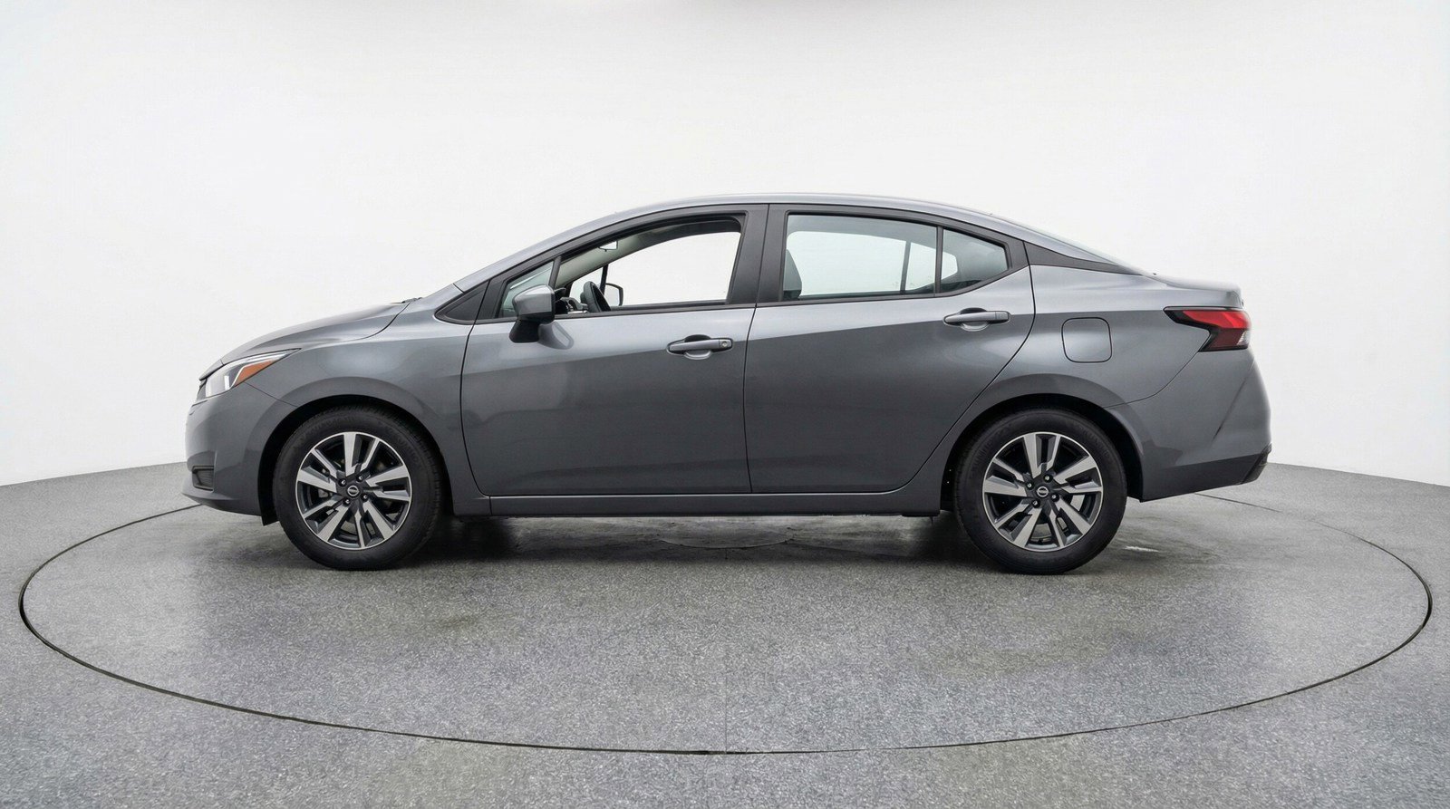Used 2025 Nissan Versa SV FWD image 4