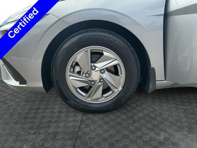 Certified 2025 Hyundai Elantra SE FWD image 15