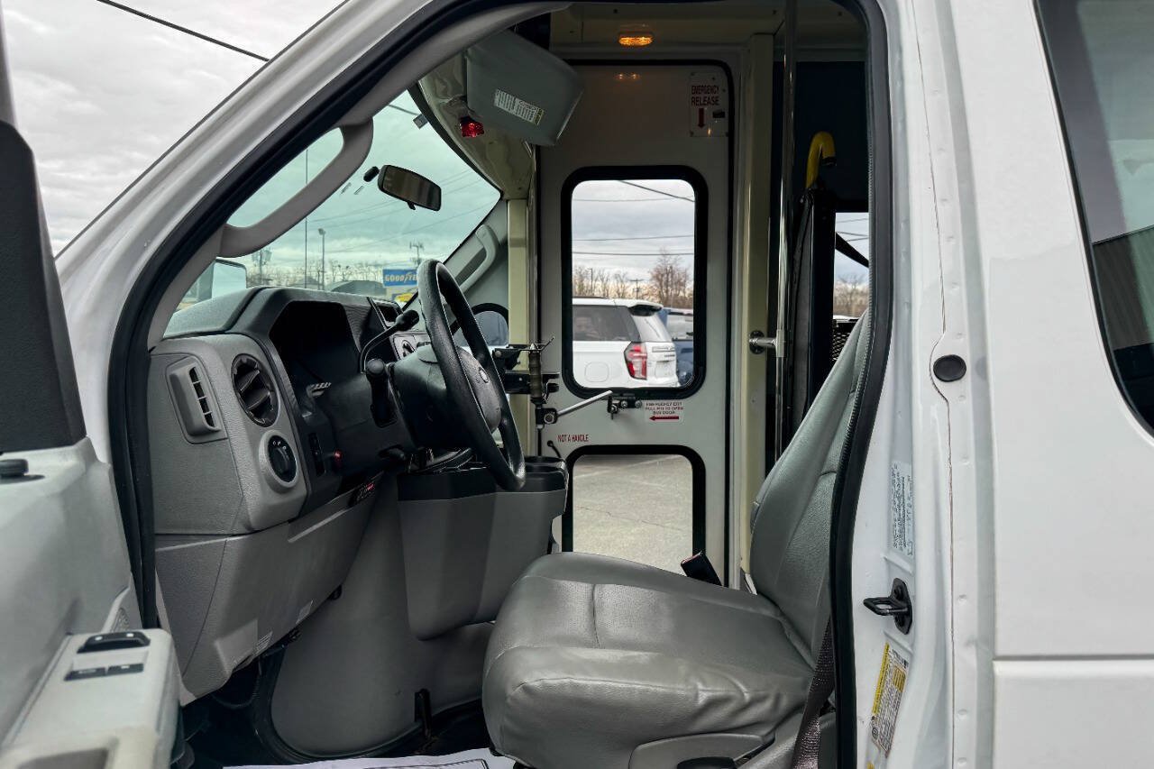 Used 2011 Ford E-350 and Econoline 350 Extended Super Duty w/ PWR Group RWD image 22