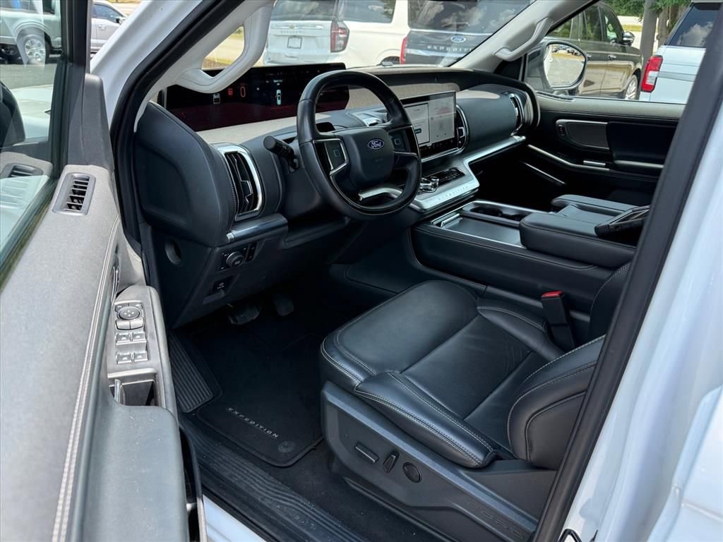 Used 2025 Ford Expedition Max Platinum AWD/4WD image 10