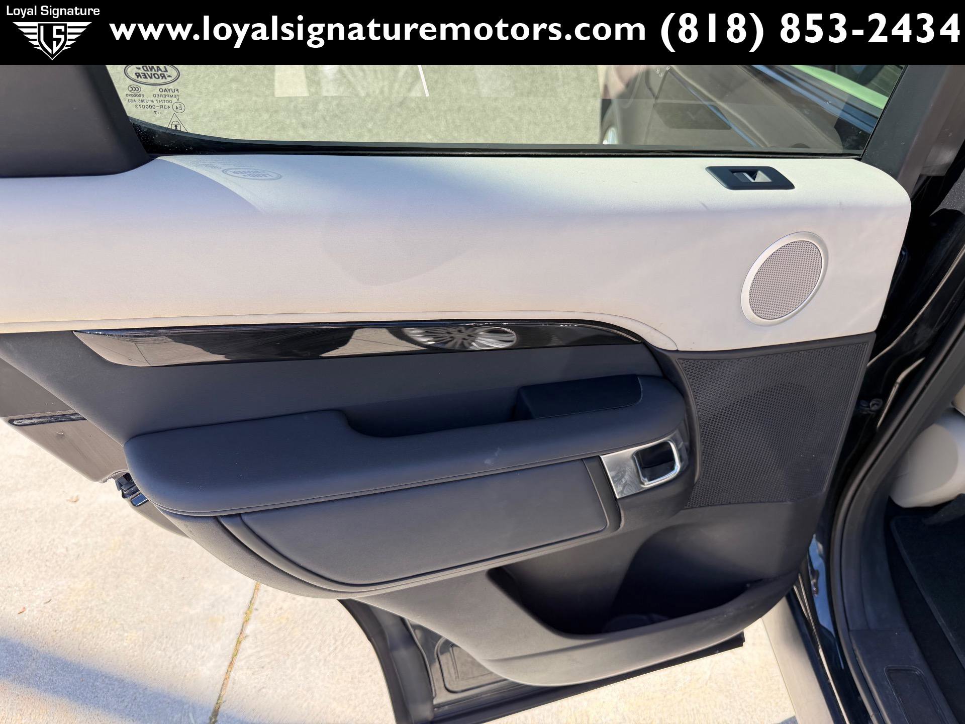 Used 2017 Land Rover Discovery SE image 17