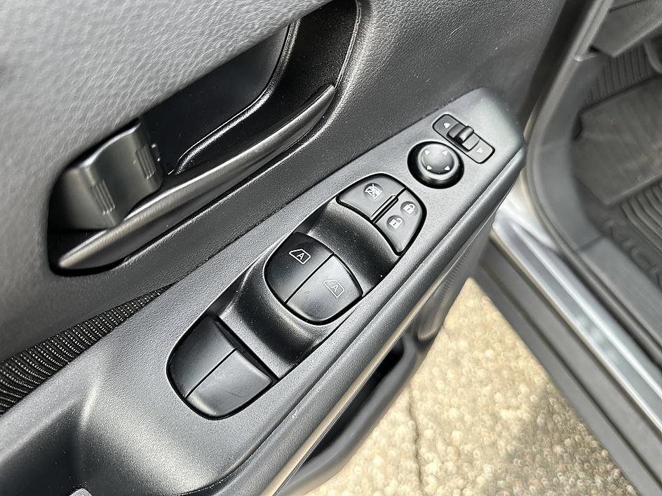 Certified 2025 Nissan Kicks Play S image 10