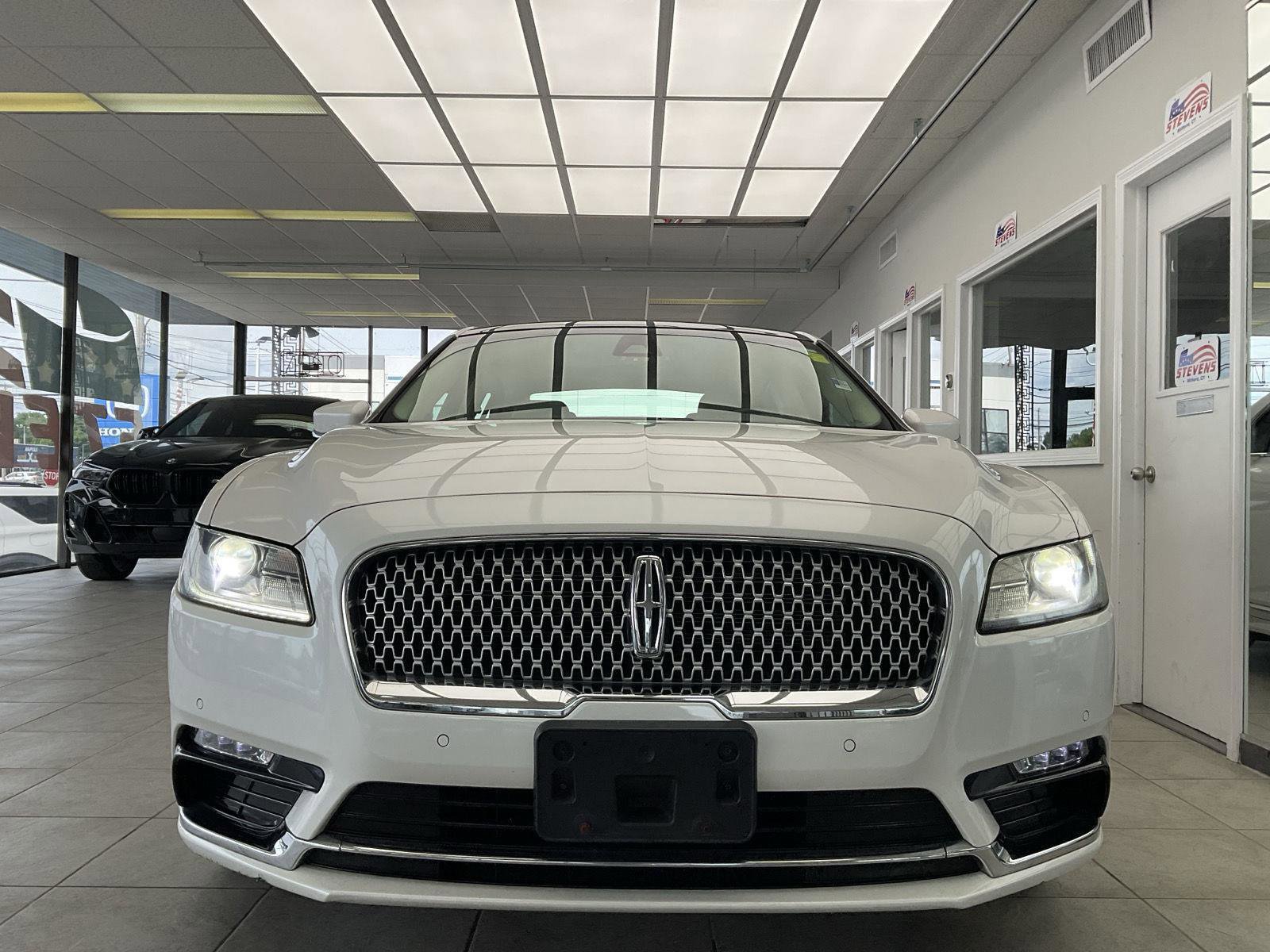 Used 2019 Lincoln Continental Select w/ Continental Climate Package AWD/4WD image 2