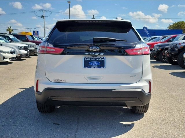 Certified 2024 Ford Edge SE image 5