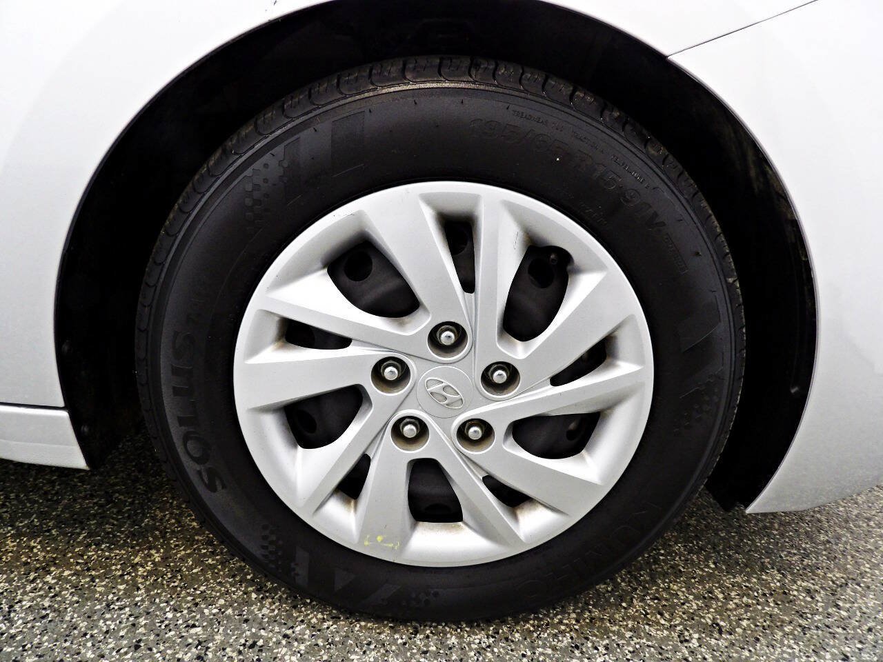 Used 2019 Hyundai Elantra SE FWD image 21