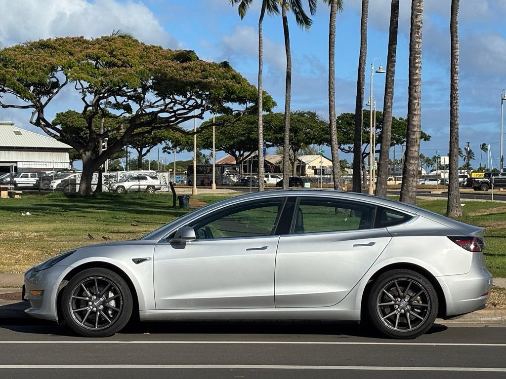 Used 2018 Tesla Model 3 Mid Range RWD image 2