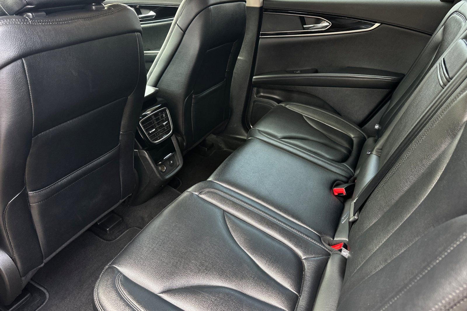 Certified 2022 Lincoln Nautilus FWD w/ Premium Package image 11