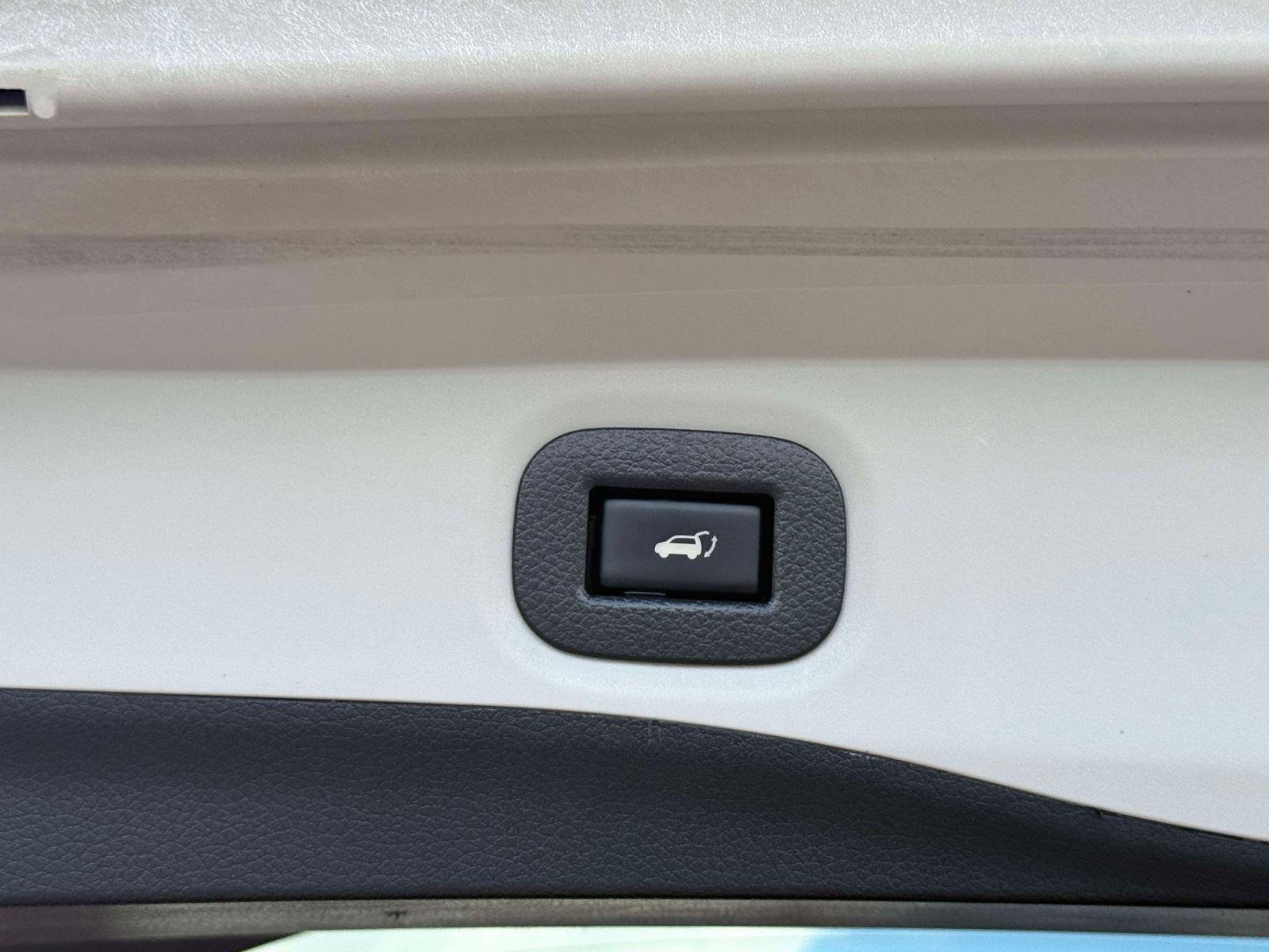 Used 2020 Nissan Rogue SV w/ Sun & Sound Touring Package AWD/4WD image 13