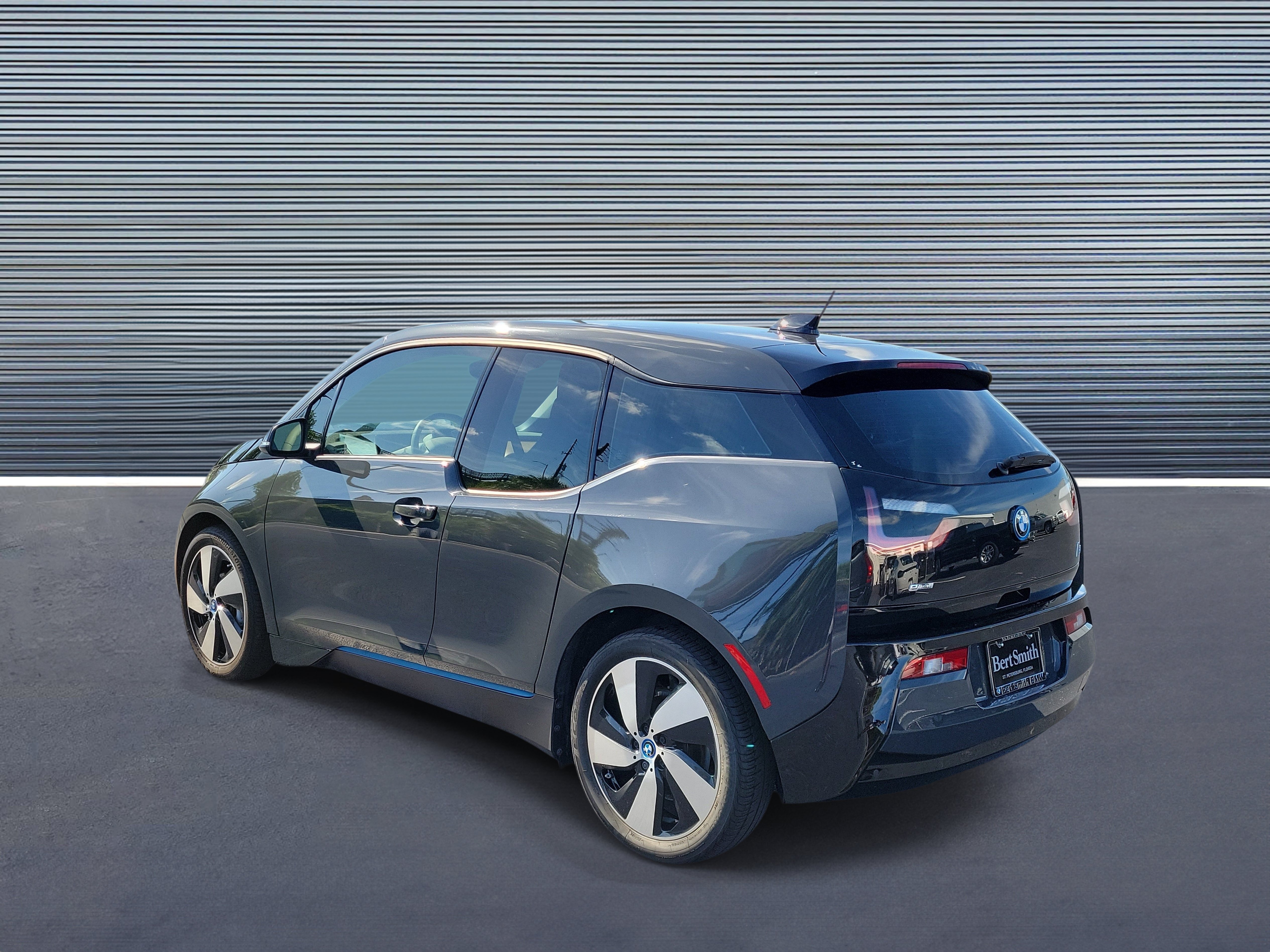 Used 2015 BMW i3 w/ Range Extender RWD image 4