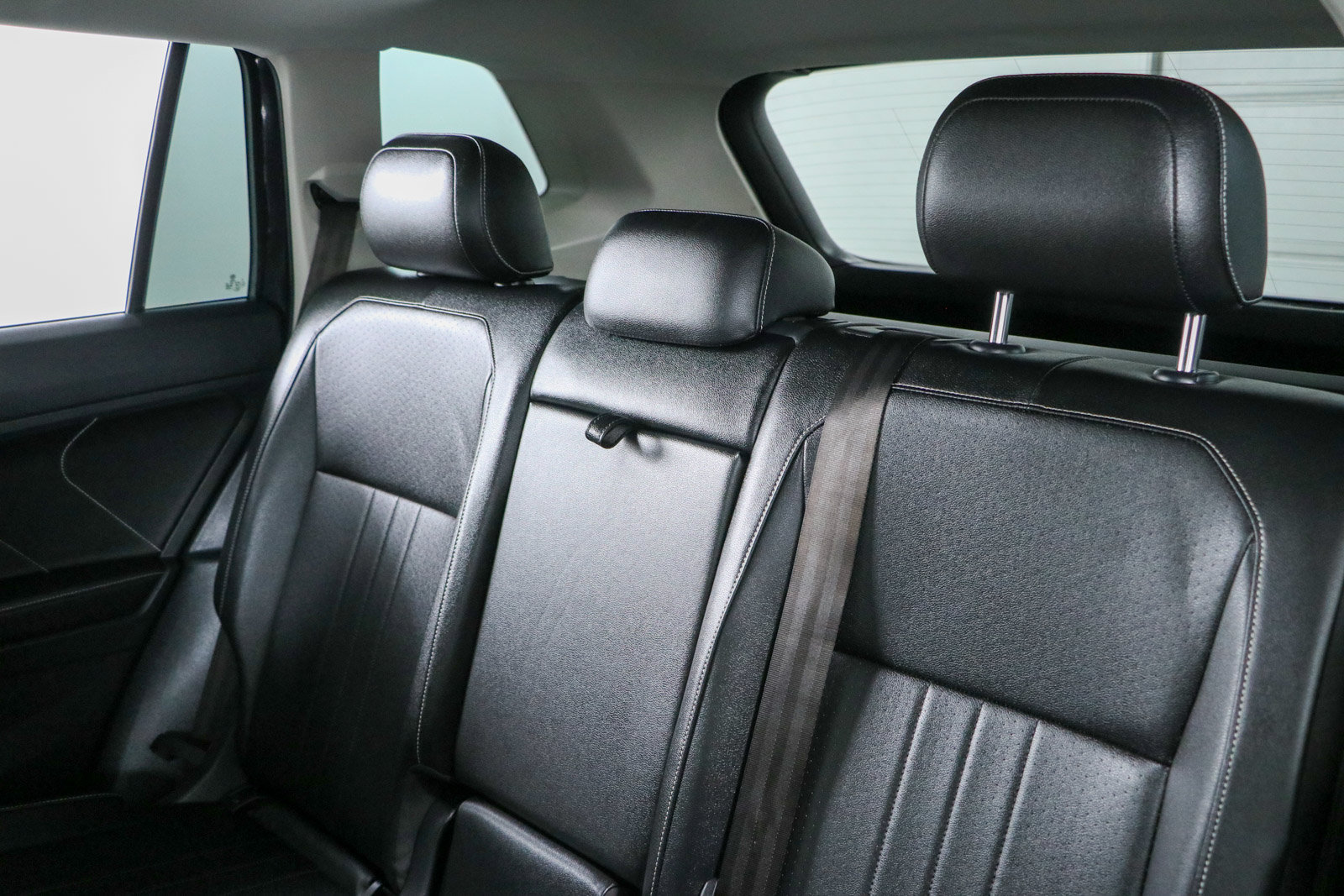 Used 2022 Volkswagen Tiguan SE w/ Panoramic Sunroof Package AWD/4WD image 25
