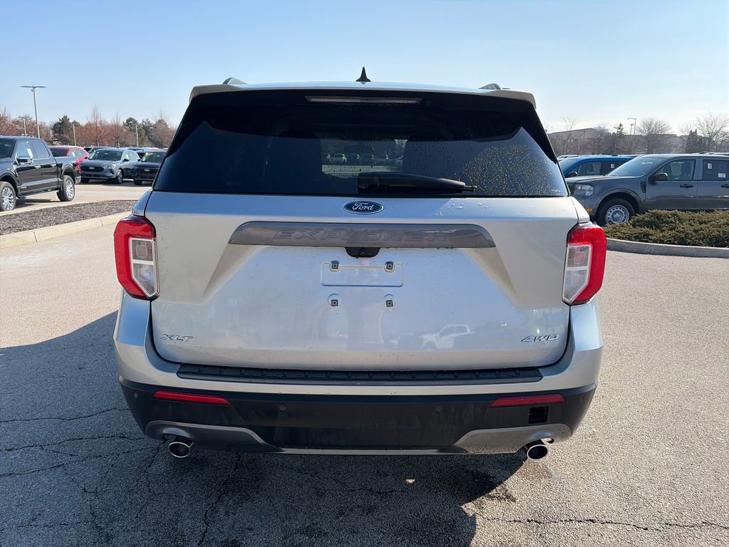 Used 2023 Ford Explorer XLT w/ Equipment Group 202A image 6