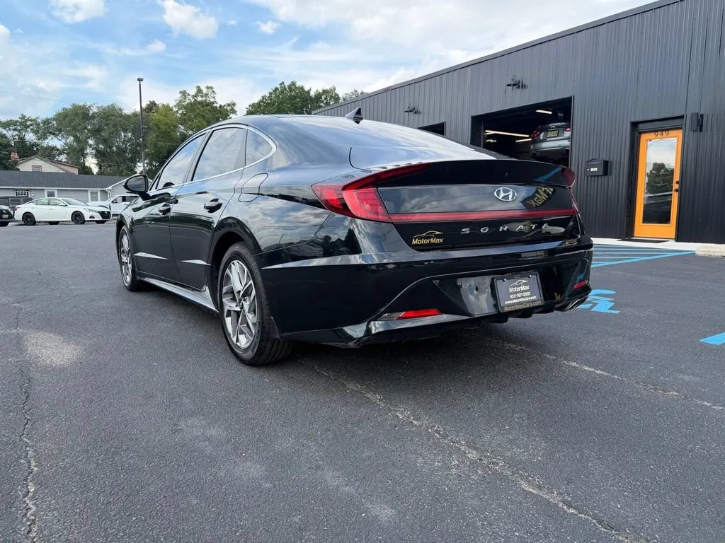 Used 2021 Hyundai Sonata SEL w/ Preferred Accessory Package FWD image 2