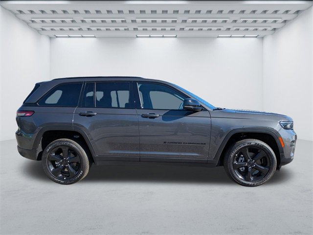 New 2025 Jeep Grand Cherokee Altitude image 3