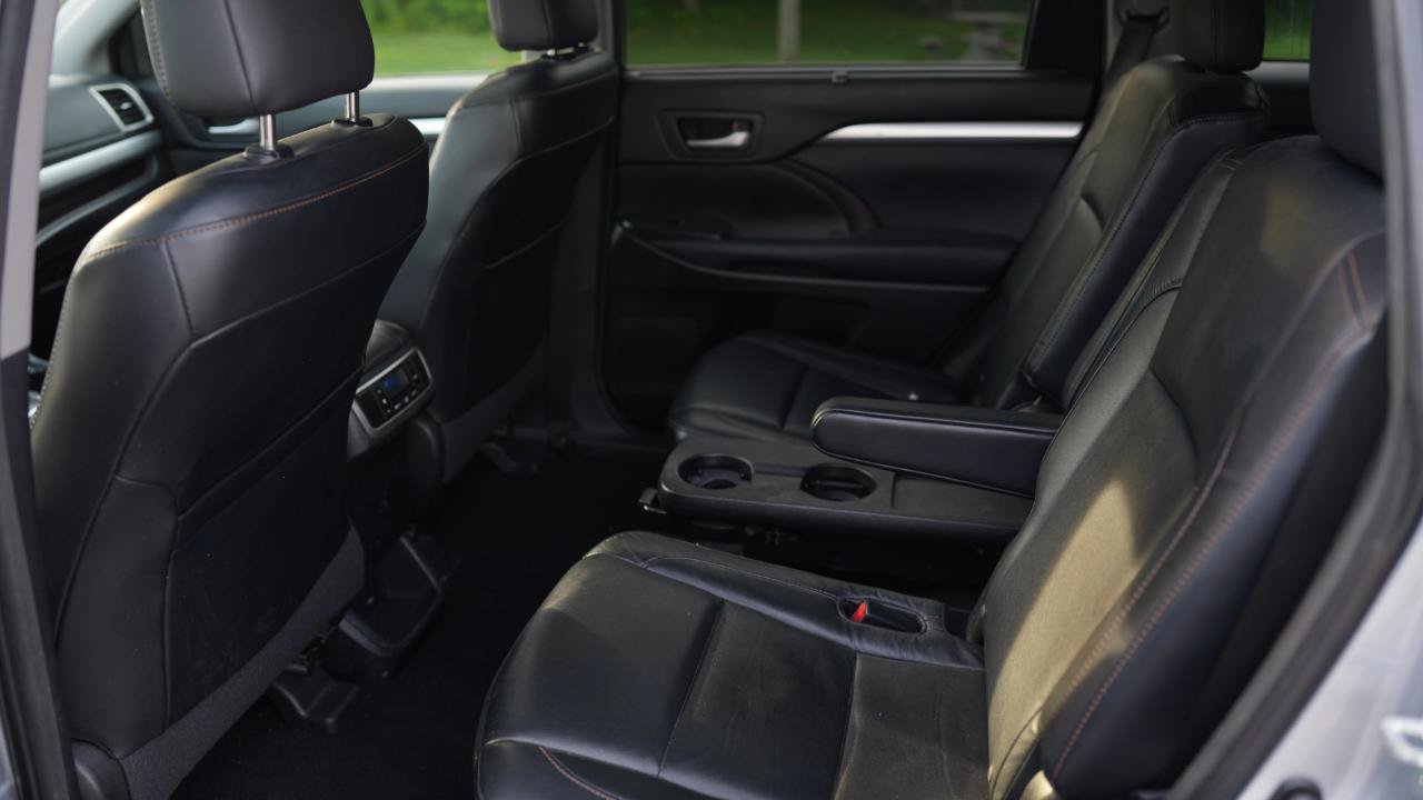 Used 2015 Toyota Highlander XLE AWD/4WD image 22