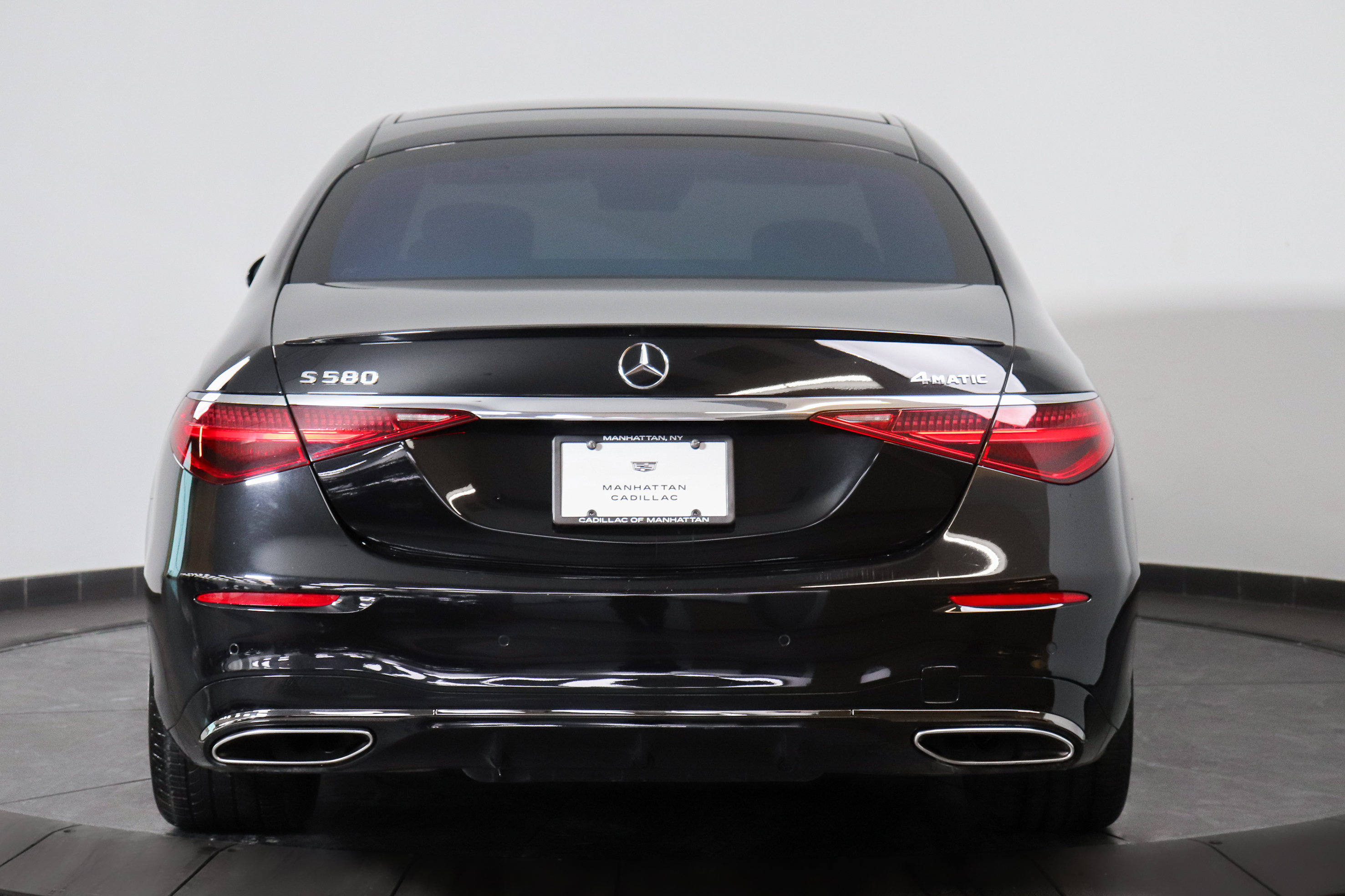 Used 2023 Mercedes-Benz S 580 4MATIC Sedan image 4